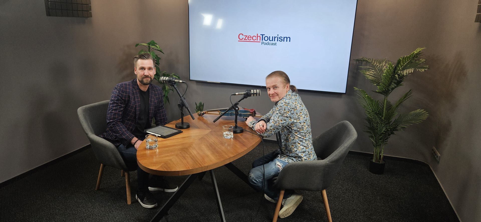 Modré housle, rock a netopýři. Pavel Šporcl v podcastu SBALENO