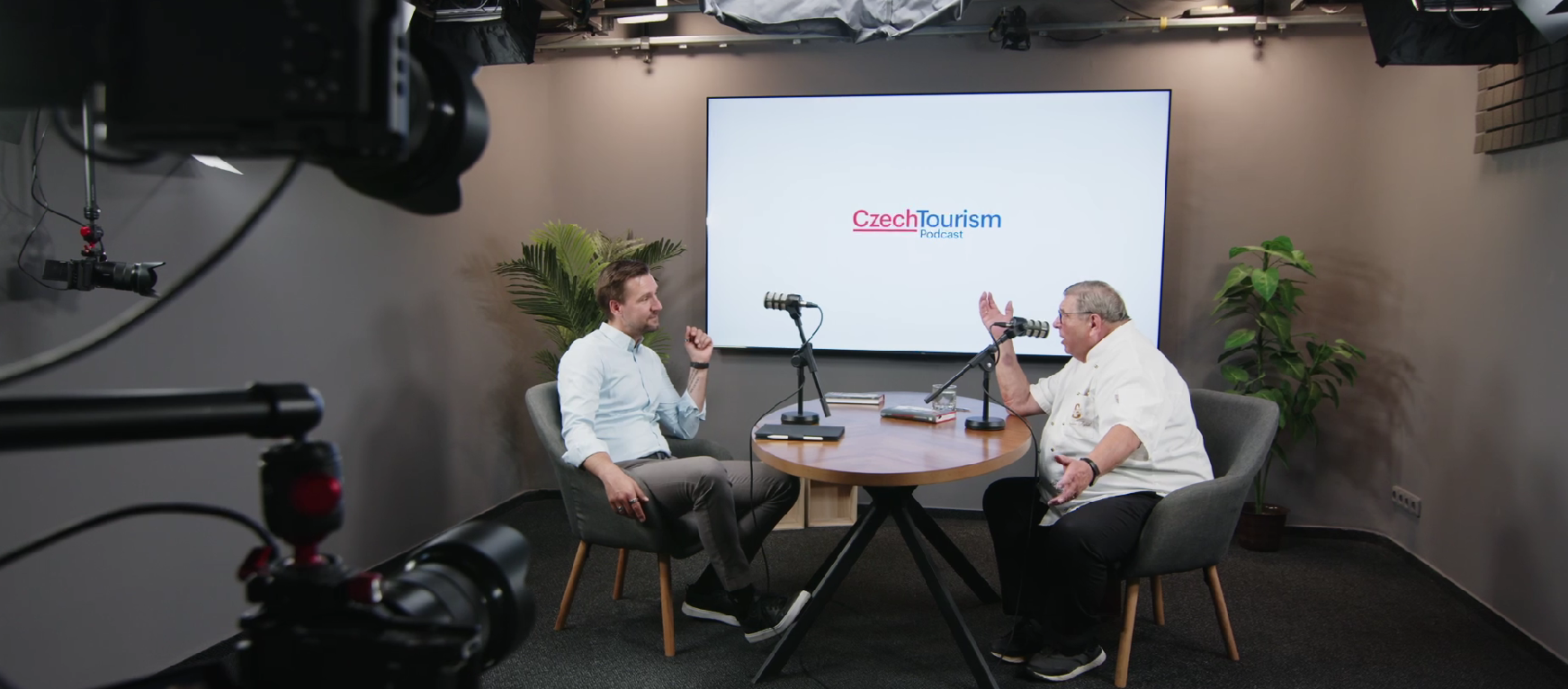 Vánoční cukroví, venkovské hospody a kuchařky našich babiček - Jaroslav Sapík v podcastu SBALENO