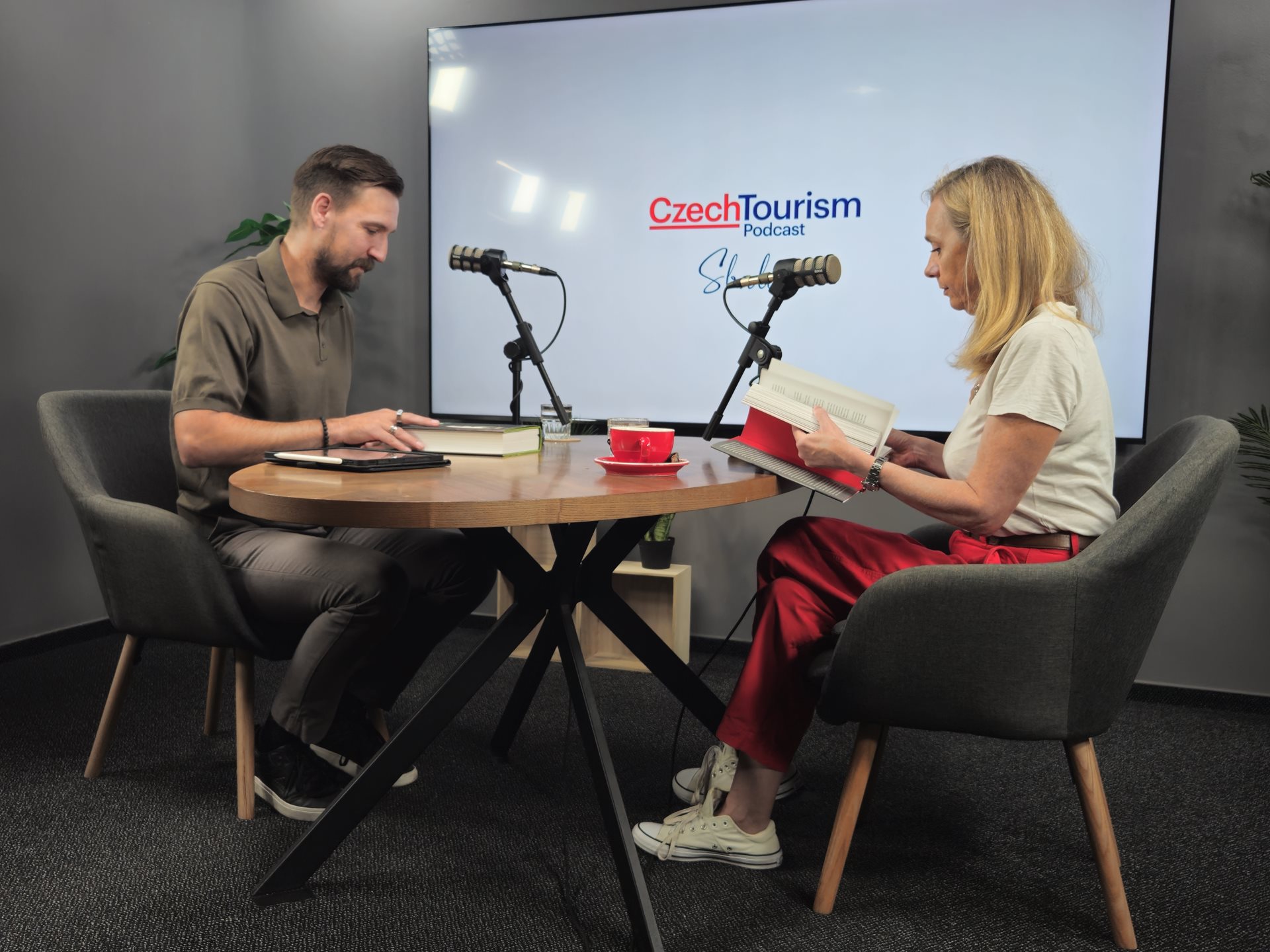 Mezi filmem a knihami, Prahou a Paříží. Andrea Sedláčková v podcastu SBALENO